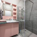 Apartament With Garage And Balcony In Center Budapesta