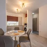With Garage And Balcony In Center Apartament Budapesta