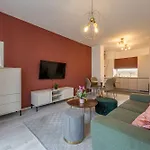 Apartament With Garage And Balcony In Center Budapesta