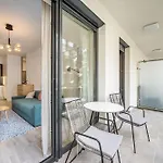 With Garage And Balcony In Center Apartament Budapesta