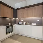 With Garage And Balcony In Center Apartament Budapesta