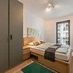 Apartament With Garage And Balcony In Center Budapesta