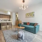 With Garage And Balcony In Center Apartament Budapesta