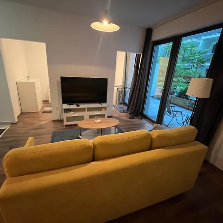 Apartament With Garage And Balcony In Center Budapesta