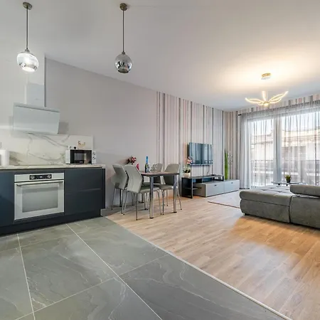 With Garage And Balcony In Center * 布达佩斯