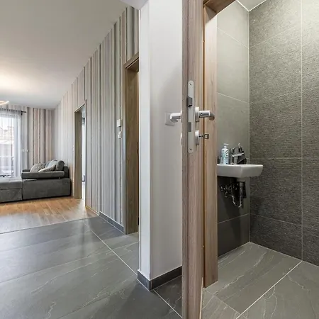 Apartment With Garage And Balcony In Center *