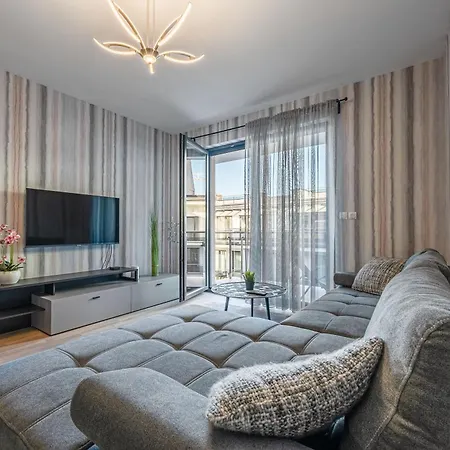 With Garage And Balcony In Center Apartment Budapest