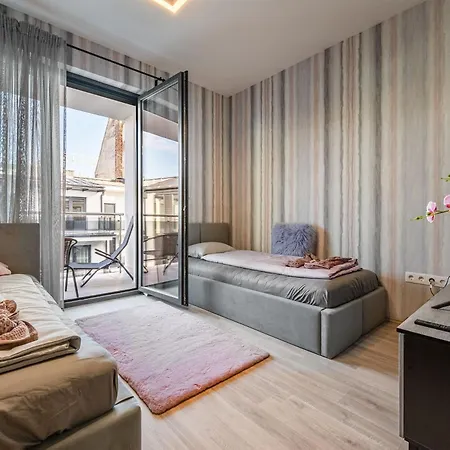 Apartment With Garage And Balcony In Center Budapest