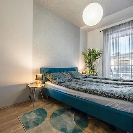 With Garage And Balcony In Center Apartment *