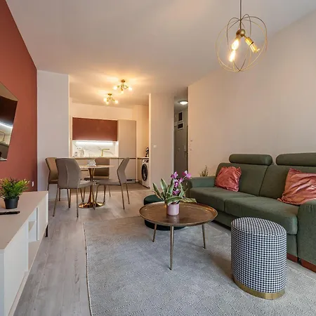 With Garage And Balcony In Center Apartment Budapest