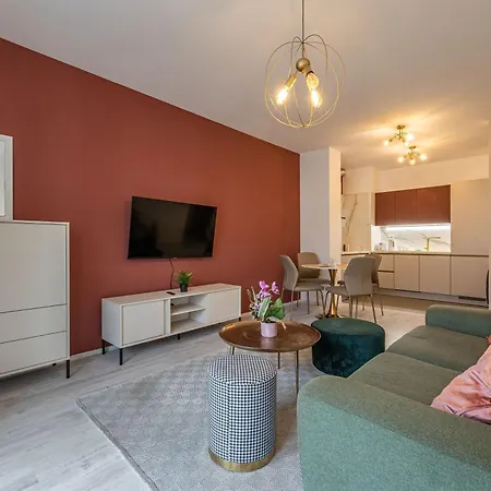 Apartment With Garage And Balcony In Center Budapest