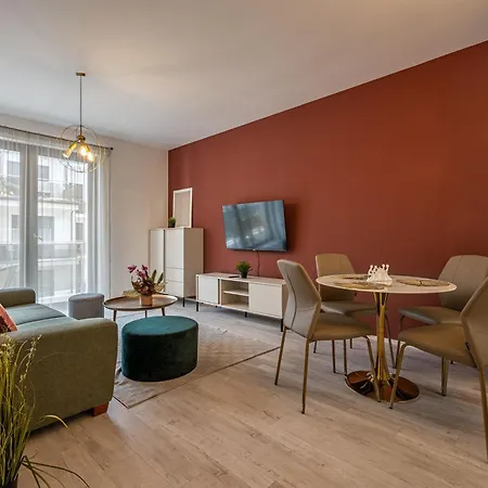 Apartment With Garage And Balcony In Center Budapest