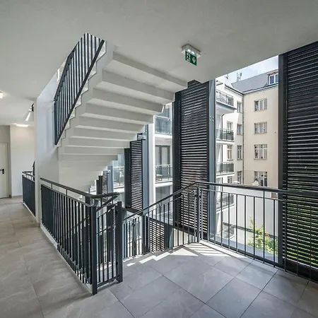Apartment With Garage And Balcony In Center *