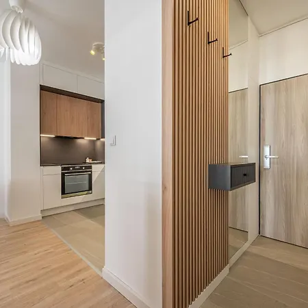 Apartment With Garage And Balcony In Center *