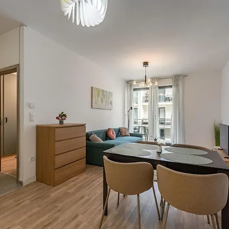 Apartment With Garage And Balcony In Center