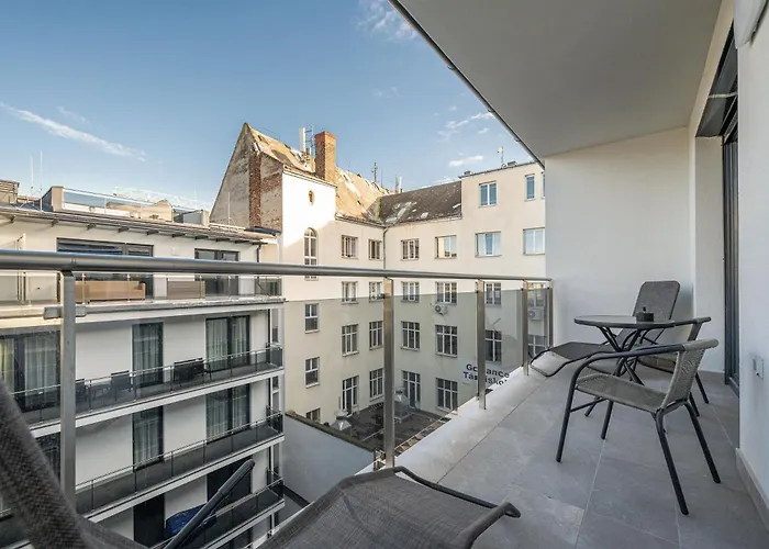 With Garage And Balcony In Center Lejlighed